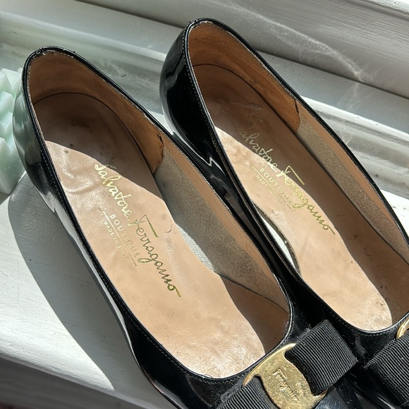 Feragammo flats - Picture 2 of 3